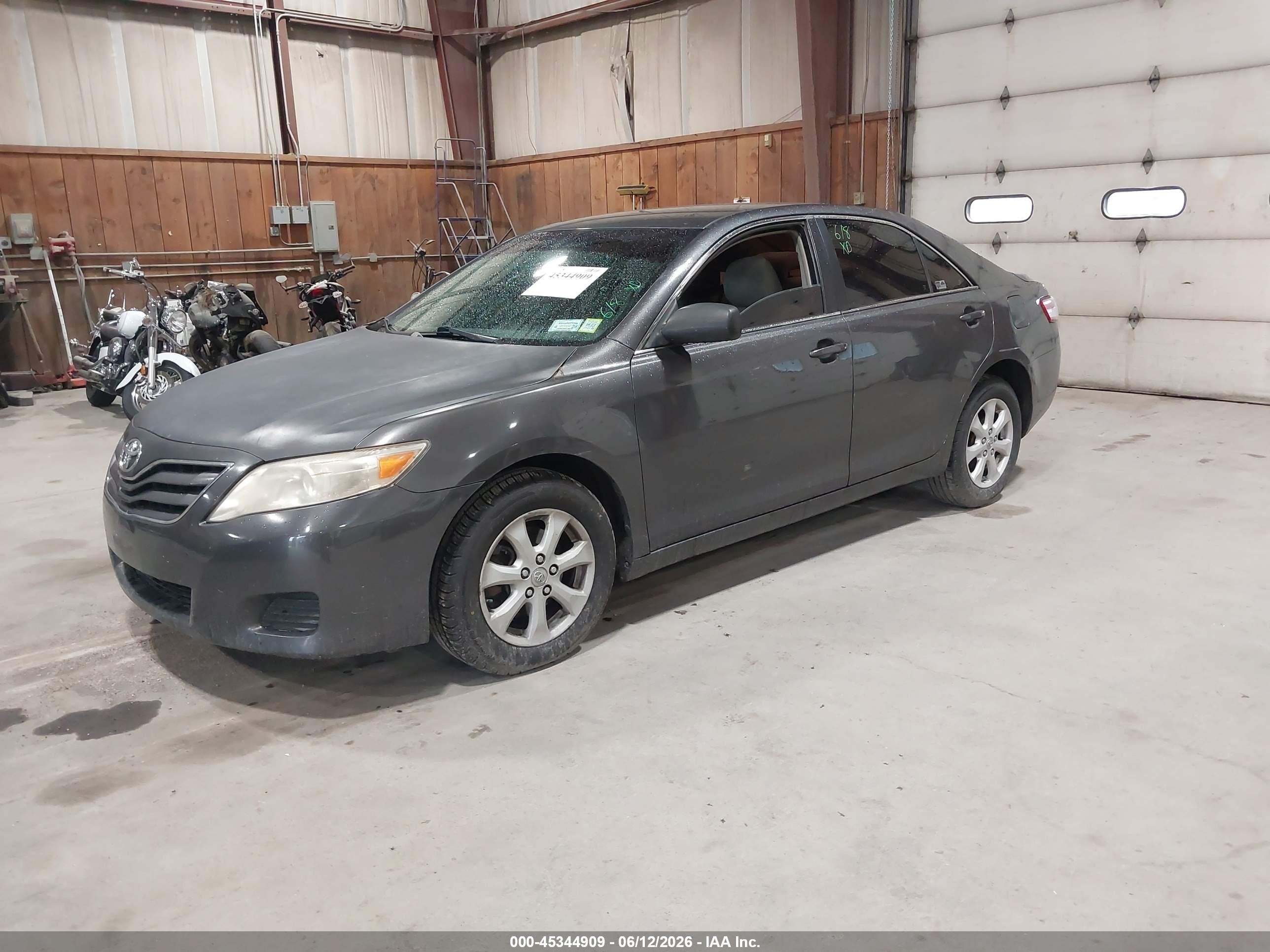 2011 Toyota Camry Le Gray vin: 4T1BF3EK1BU200024