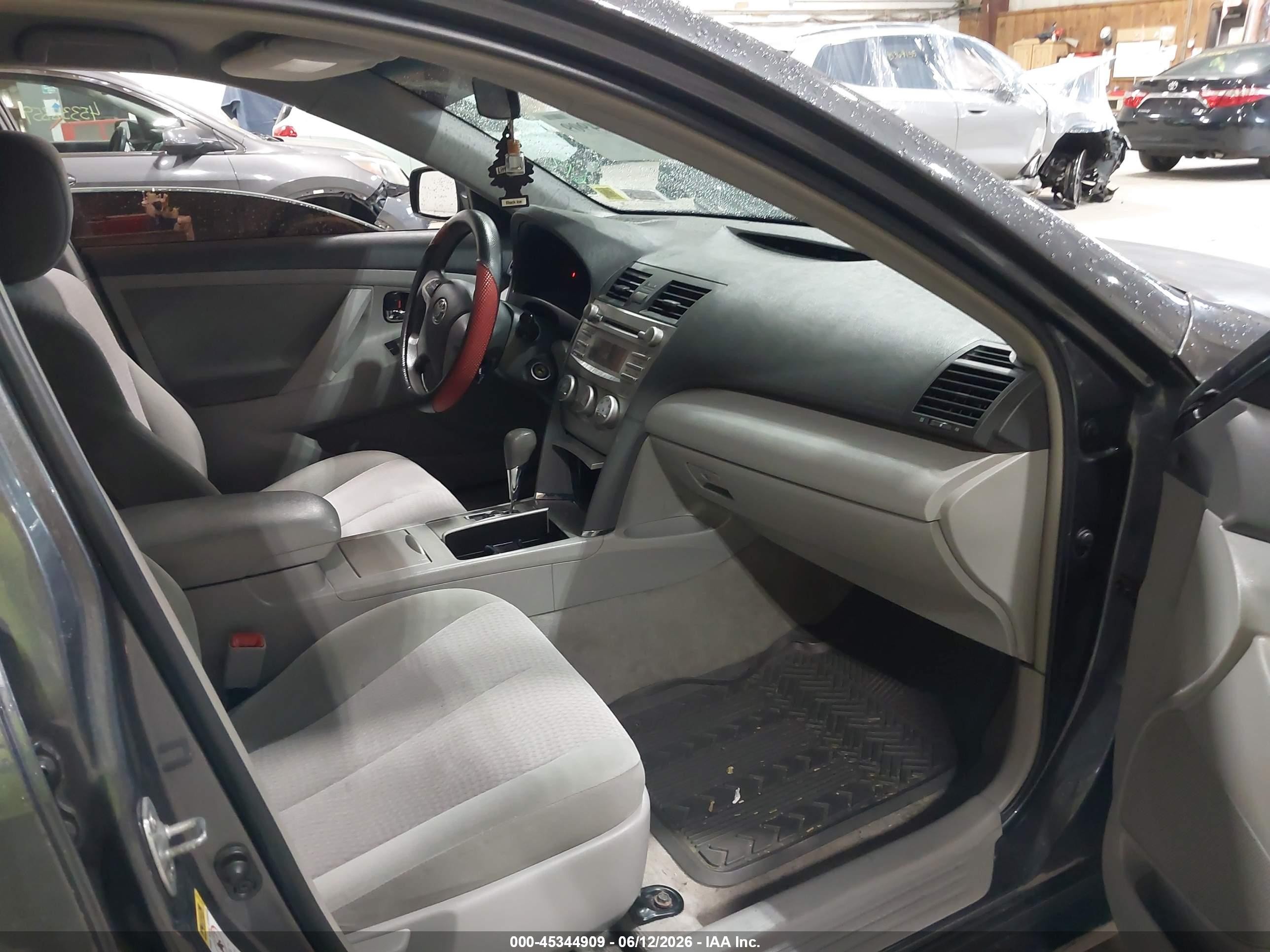 2011 Toyota Camry Le Gray vin: 4T1BF3EK1BU200024