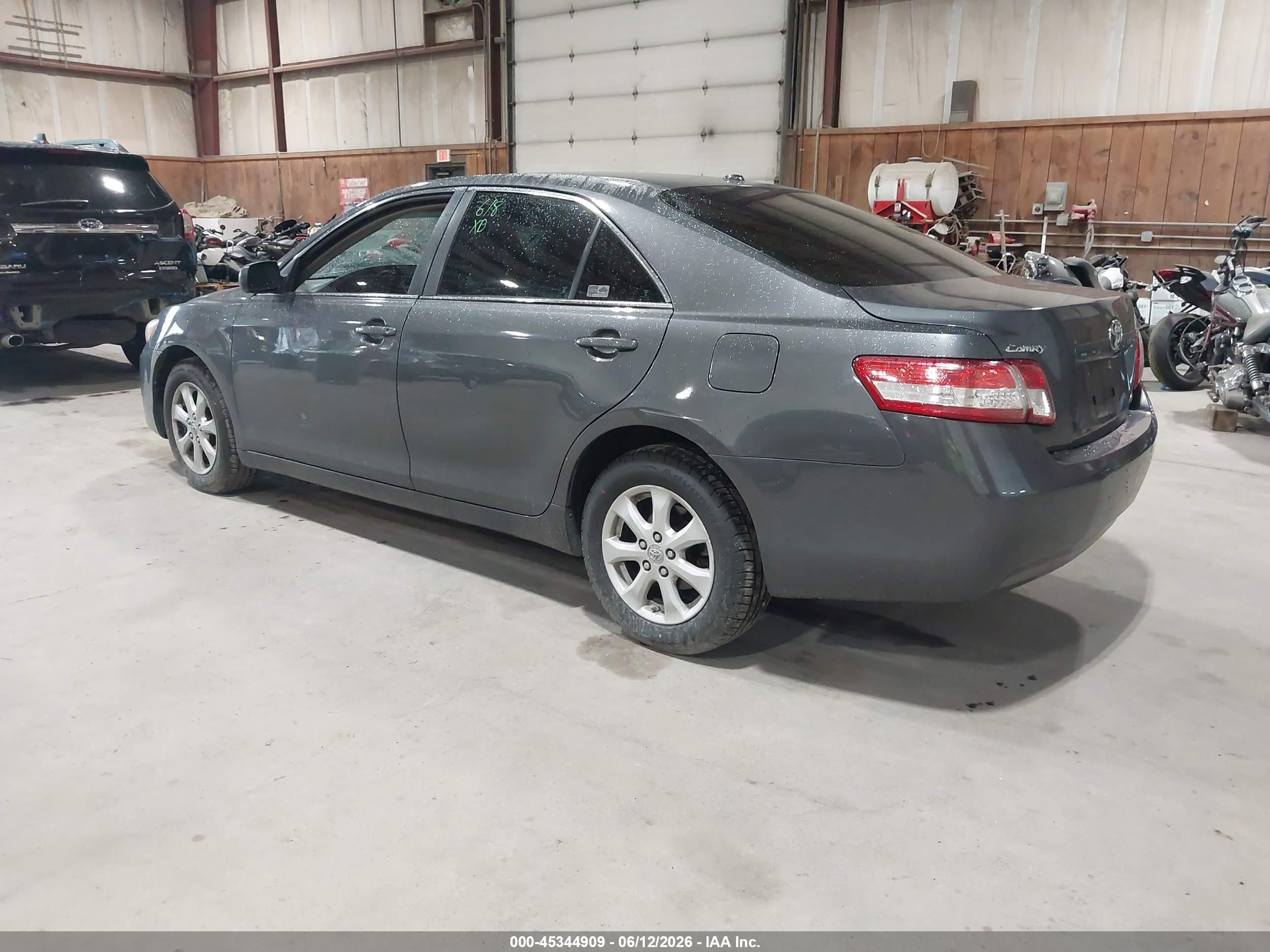 2011 Toyota Camry Le Gray vin: 4T1BF3EK1BU200024