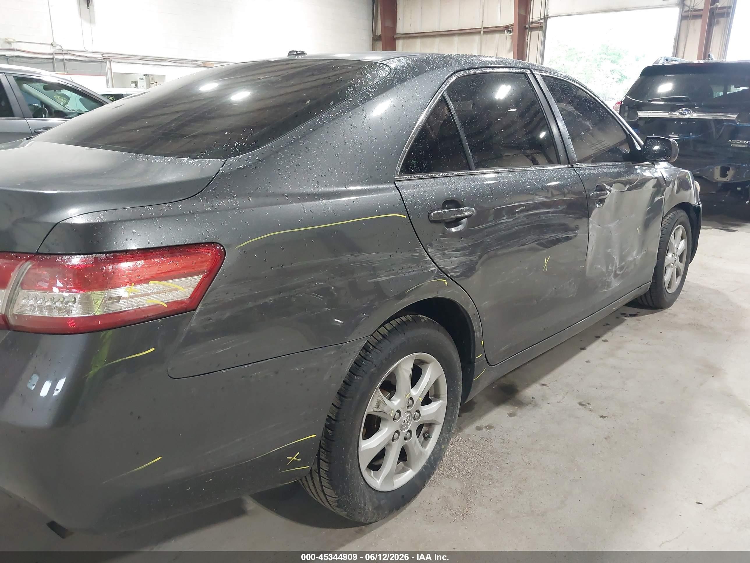2011 Toyota Camry Le Gray vin: 4T1BF3EK1BU200024