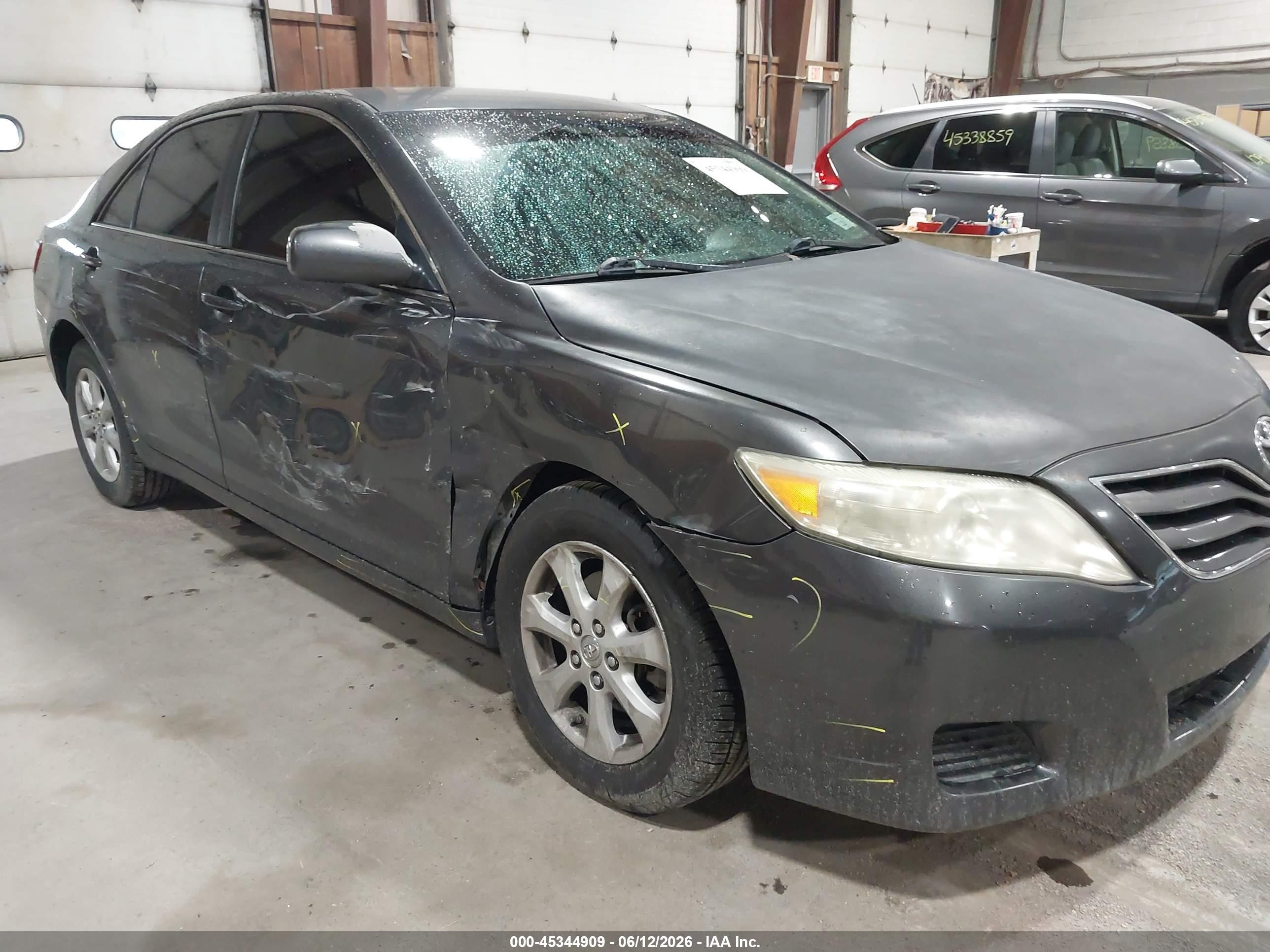 2011 Toyota Camry Le Gray vin: 4T1BF3EK1BU200024