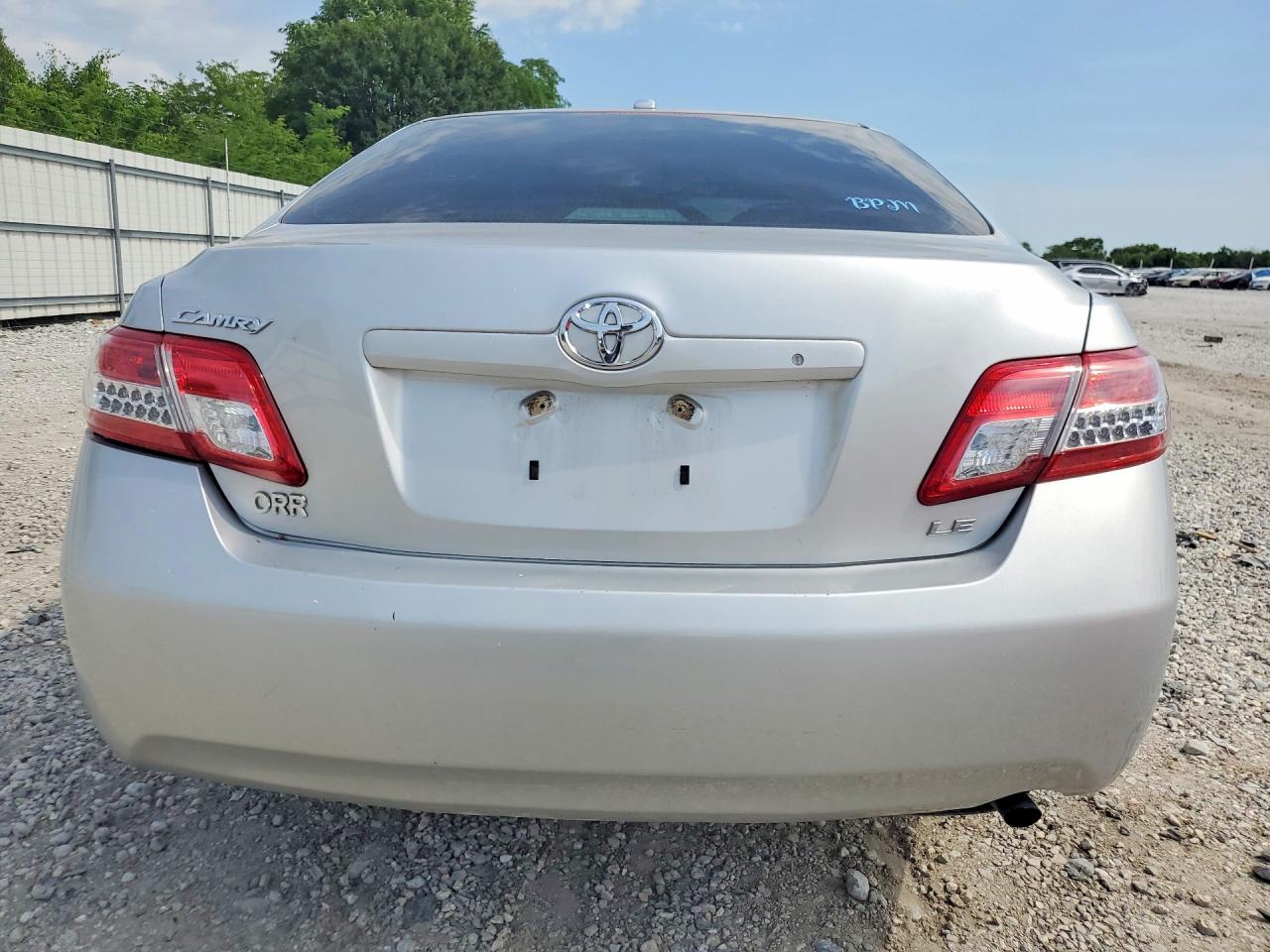 2011 Toyota Camry Le Silver vin: 4T1BF3EK1BU213291