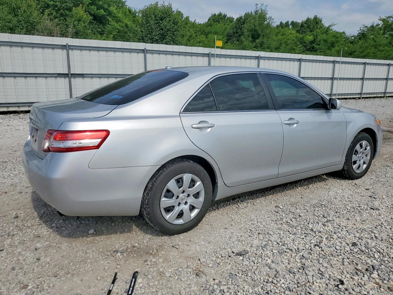 2011 Toyota Camry Le Silver vin: 4T1BF3EK1BU213291