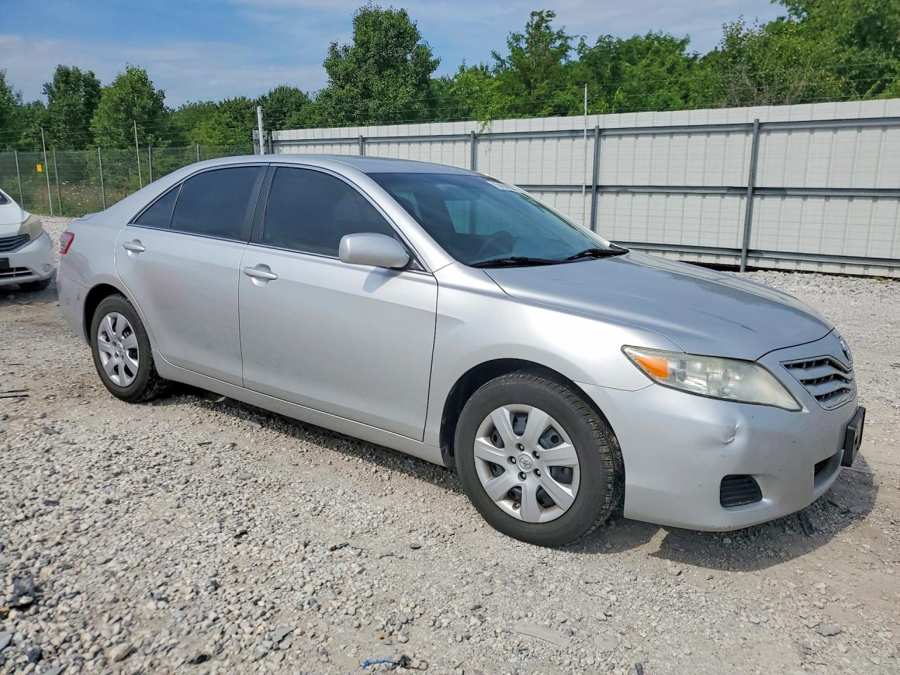 2011 Toyota Camry Le Silver vin: 4T1BF3EK1BU213291