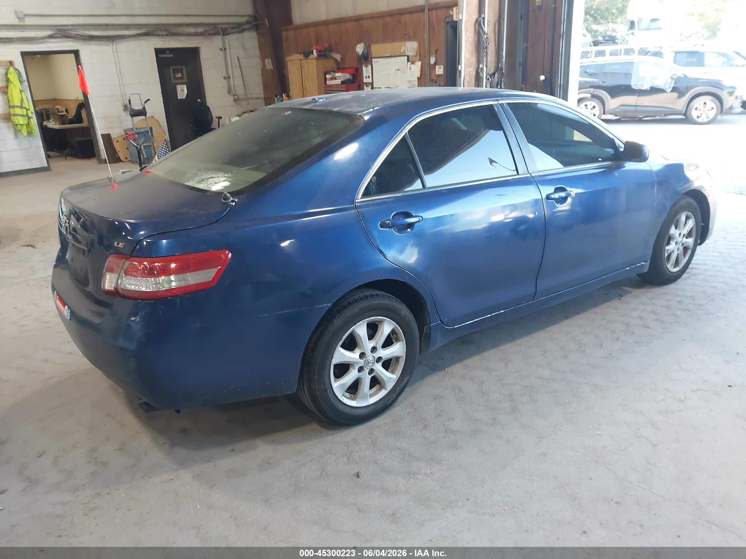 2011 Toyota Camry Le Blue vin: 4T1BF3EK1BU221729