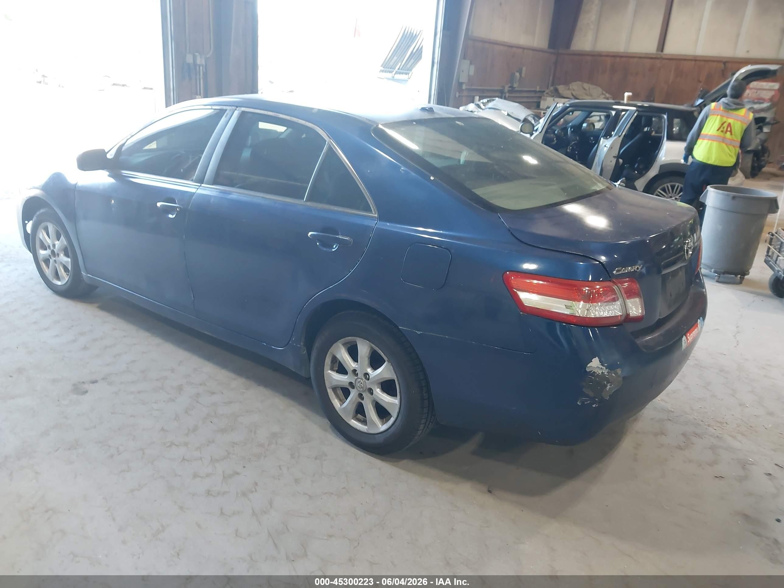 2011 Toyota Camry Le Blue vin: 4T1BF3EK1BU221729