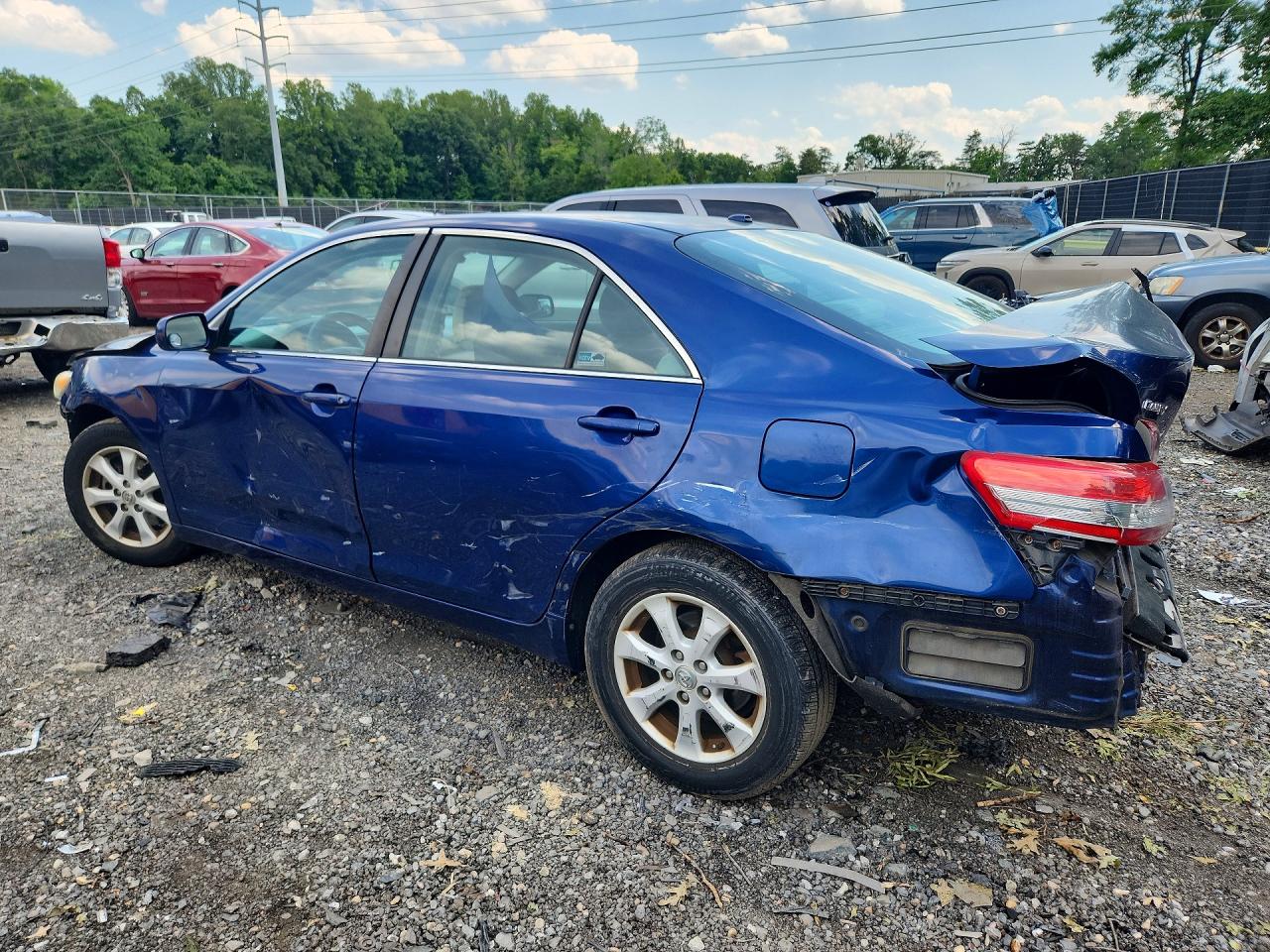 2011 Toyota Camry Le Blue vin: 4T1BF3EK1BU581938