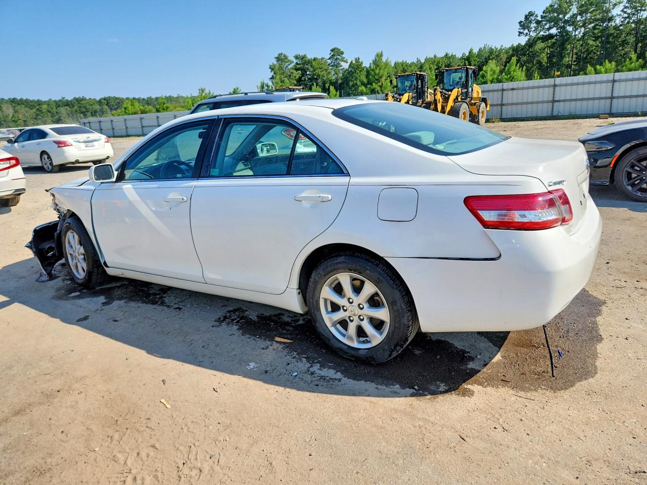 2011 Toyota Camry Le White vin: 4T1BF3EK1BU582801