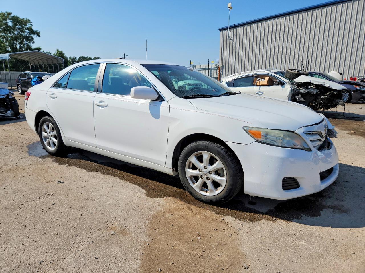2011 Toyota Camry Le White vin: 4T1BF3EK1BU582801
