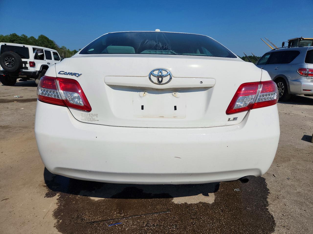 2011 Toyota Camry Le White vin: 4T1BF3EK1BU582801