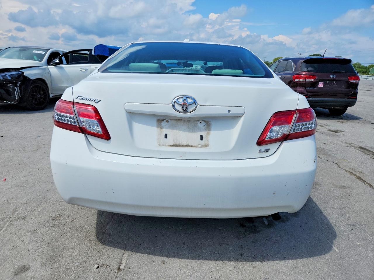 2011 Toyota Camry Le White vin: 4T1BF3EK1BU585682
