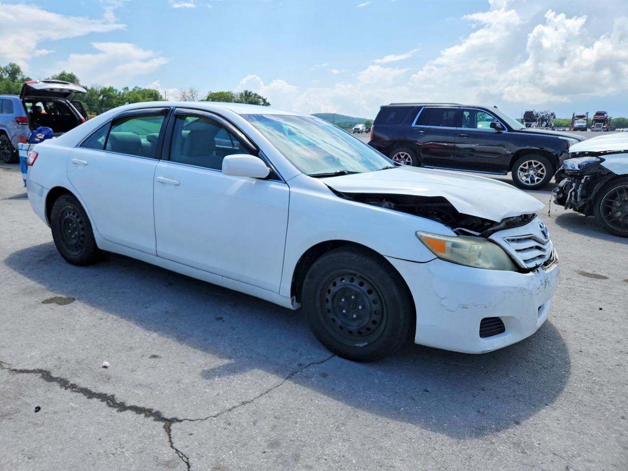 2011 Toyota Camry Le White vin: 4T1BF3EK1BU585682