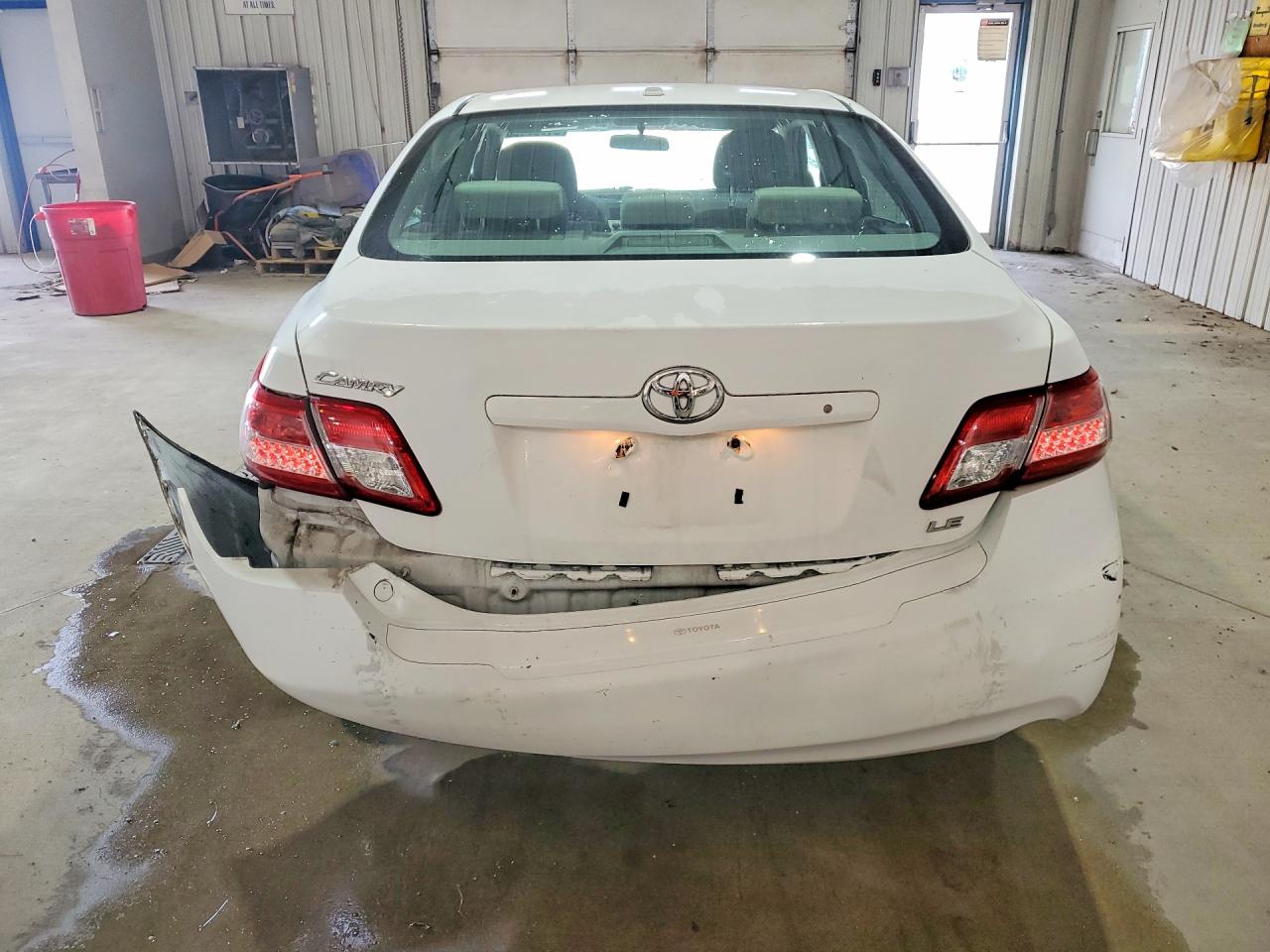 2011 Toyota Camry Le White vin: 4T1BF3EK1BU601279