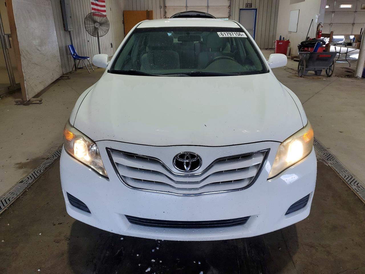 2011 Toyota Camry Le White vin: 4T1BF3EK1BU601279