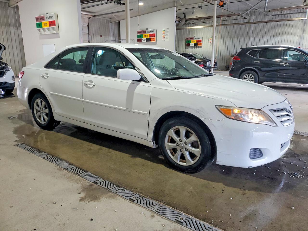 2011 Toyota Camry Le White vin: 4T1BF3EK1BU601279