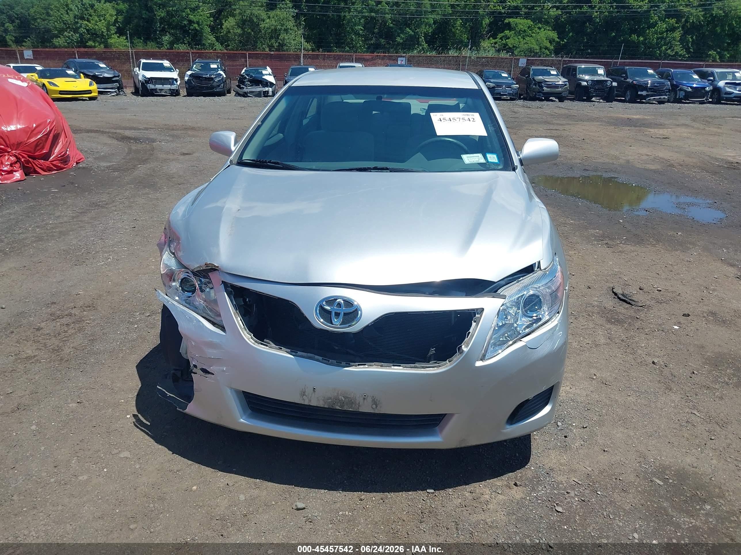 2011 Toyota Camry Le Silver vin: 4T1BF3EK1BU614405