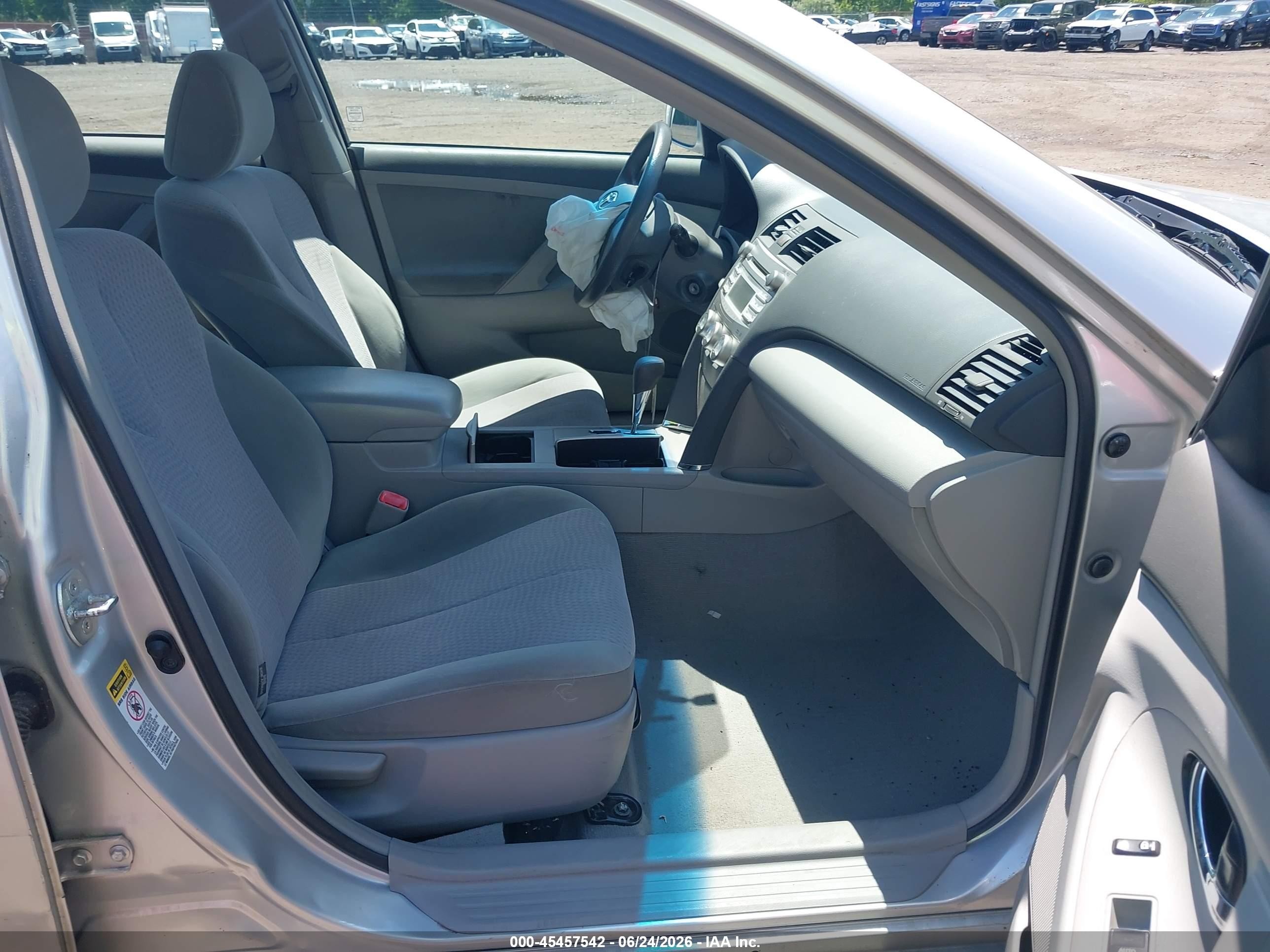 2011 Toyota Camry Le Silver vin: 4T1BF3EK1BU614405