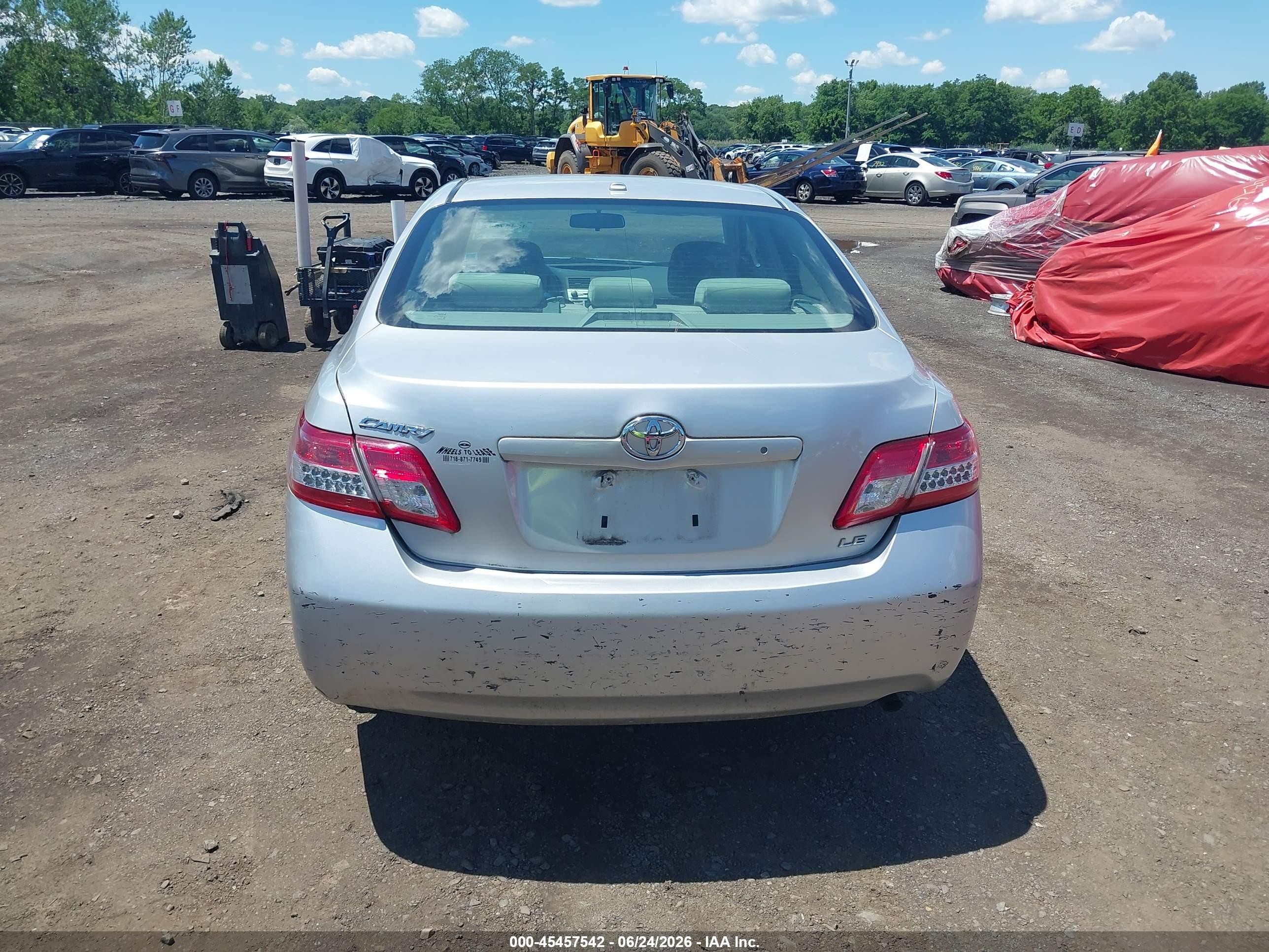 2011 Toyota Camry Le Silver vin: 4T1BF3EK1BU614405