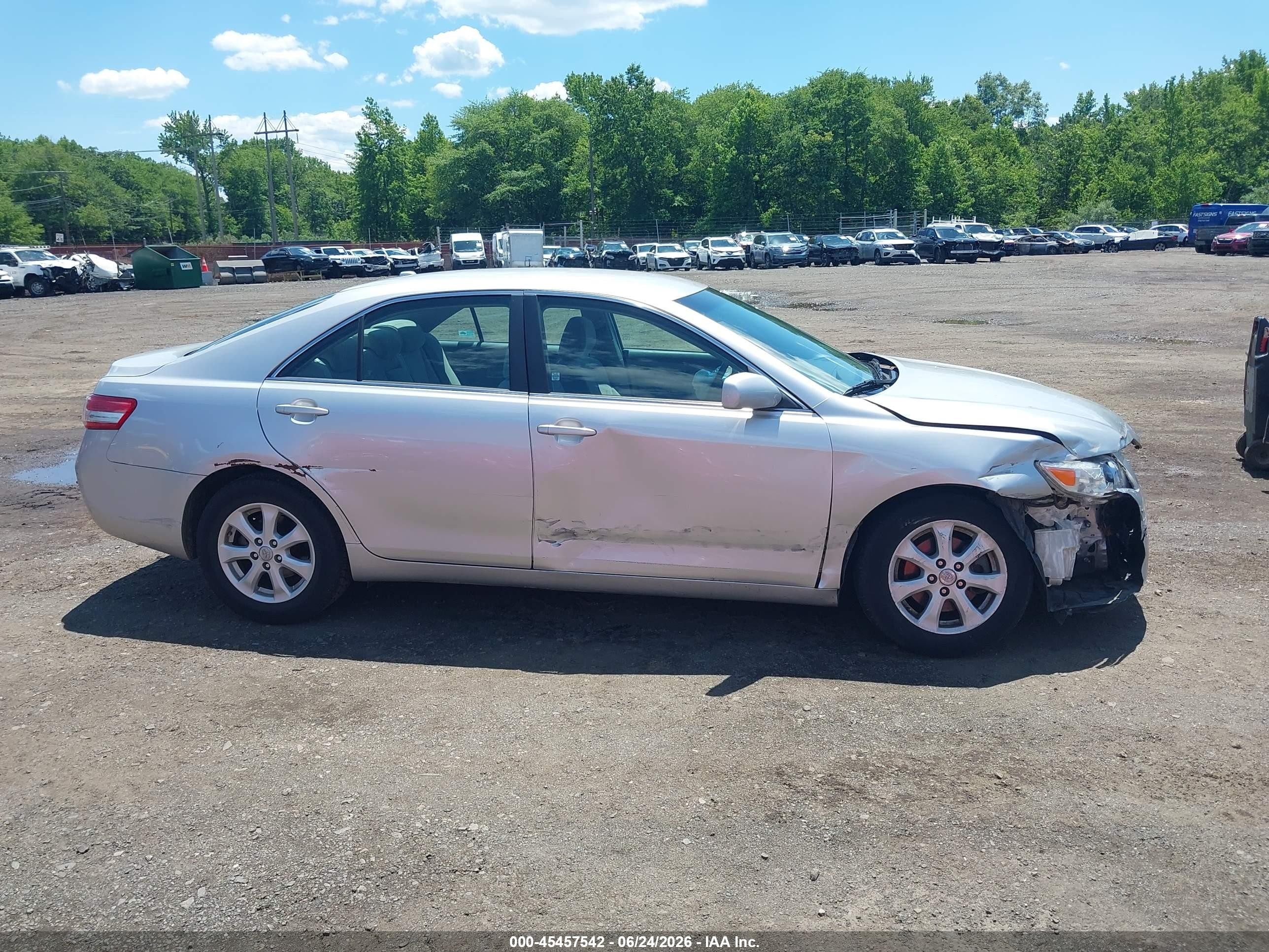 2011 Toyota Camry Le Silver vin: 4T1BF3EK1BU614405