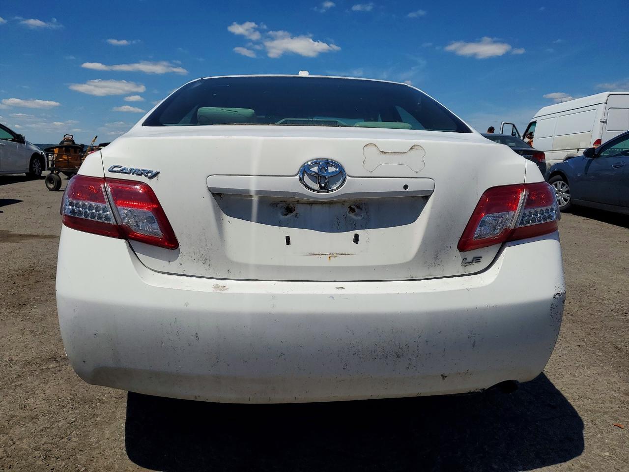 2011 Toyota Camry Le White vin: 4T1BF3EK1BU623461