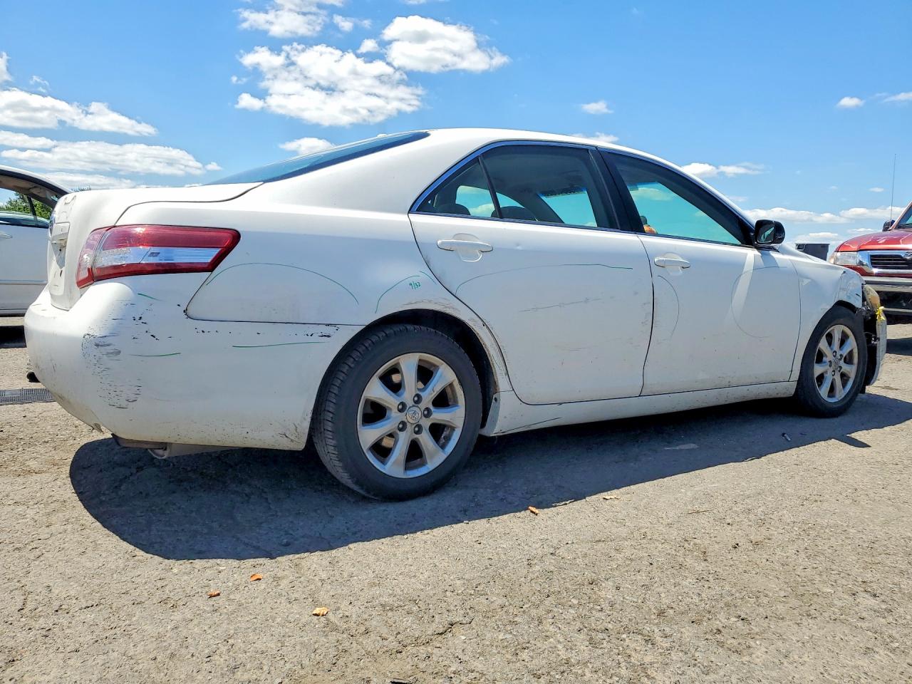 2011 Toyota Camry Le White vin: 4T1BF3EK1BU623461