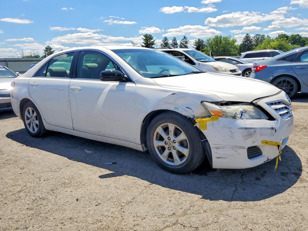 2011 Toyota Camry Le White vin: 4T1BF3EK1BU623461