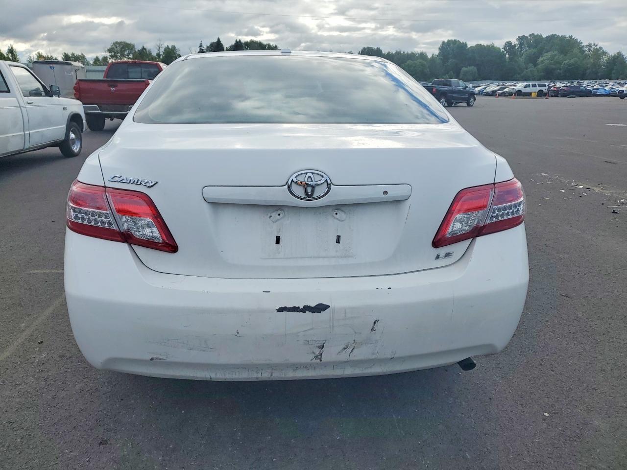 2011 Toyota Camry Le White vin: 4T1BF3EK1BU648246