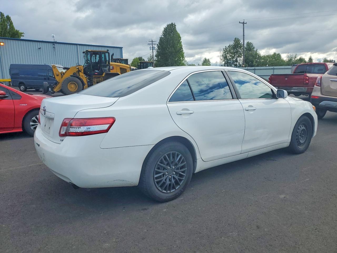 2011 Toyota Camry Le White vin: 4T1BF3EK1BU648246