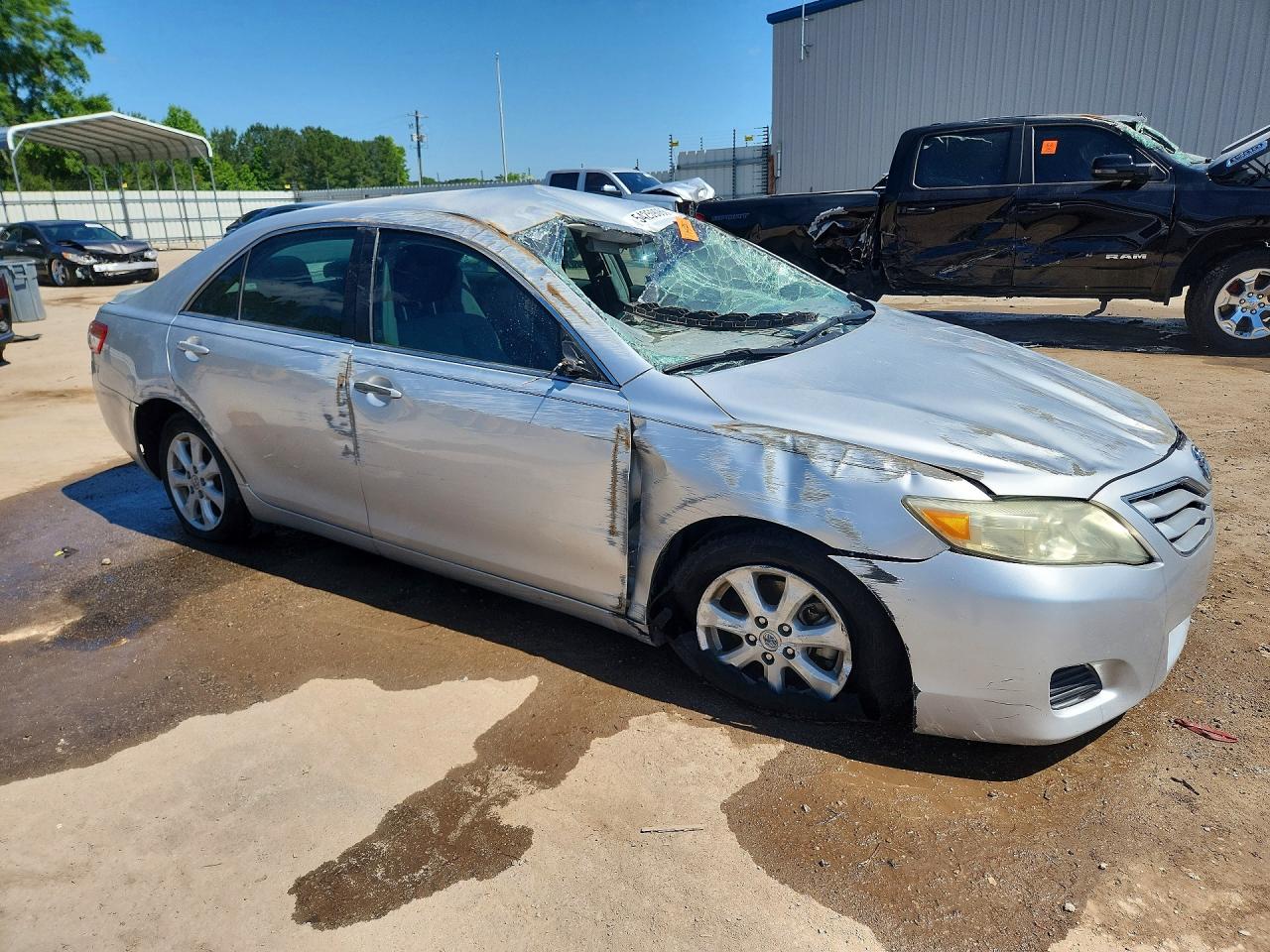 2011 Toyota Camry Le Серебряный vin: 4T1BF3EK1BU650563