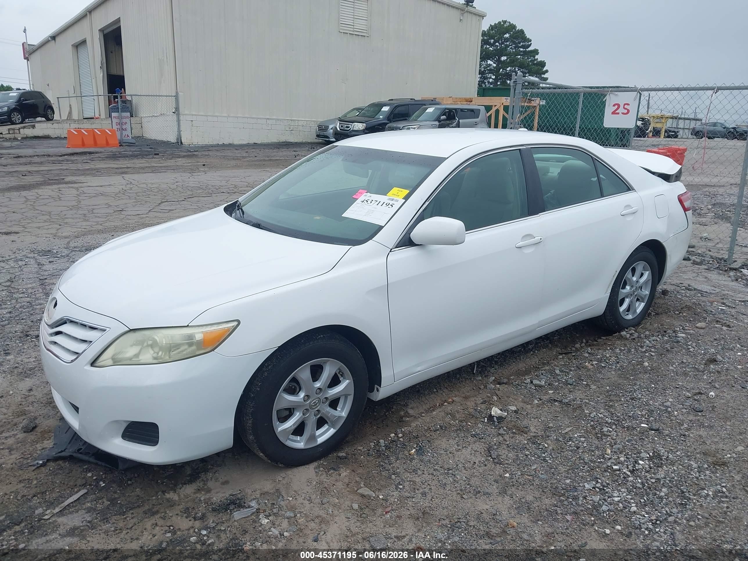 2011 Toyota Camry Le Белый vin: 4T1BF3EK1BU656377