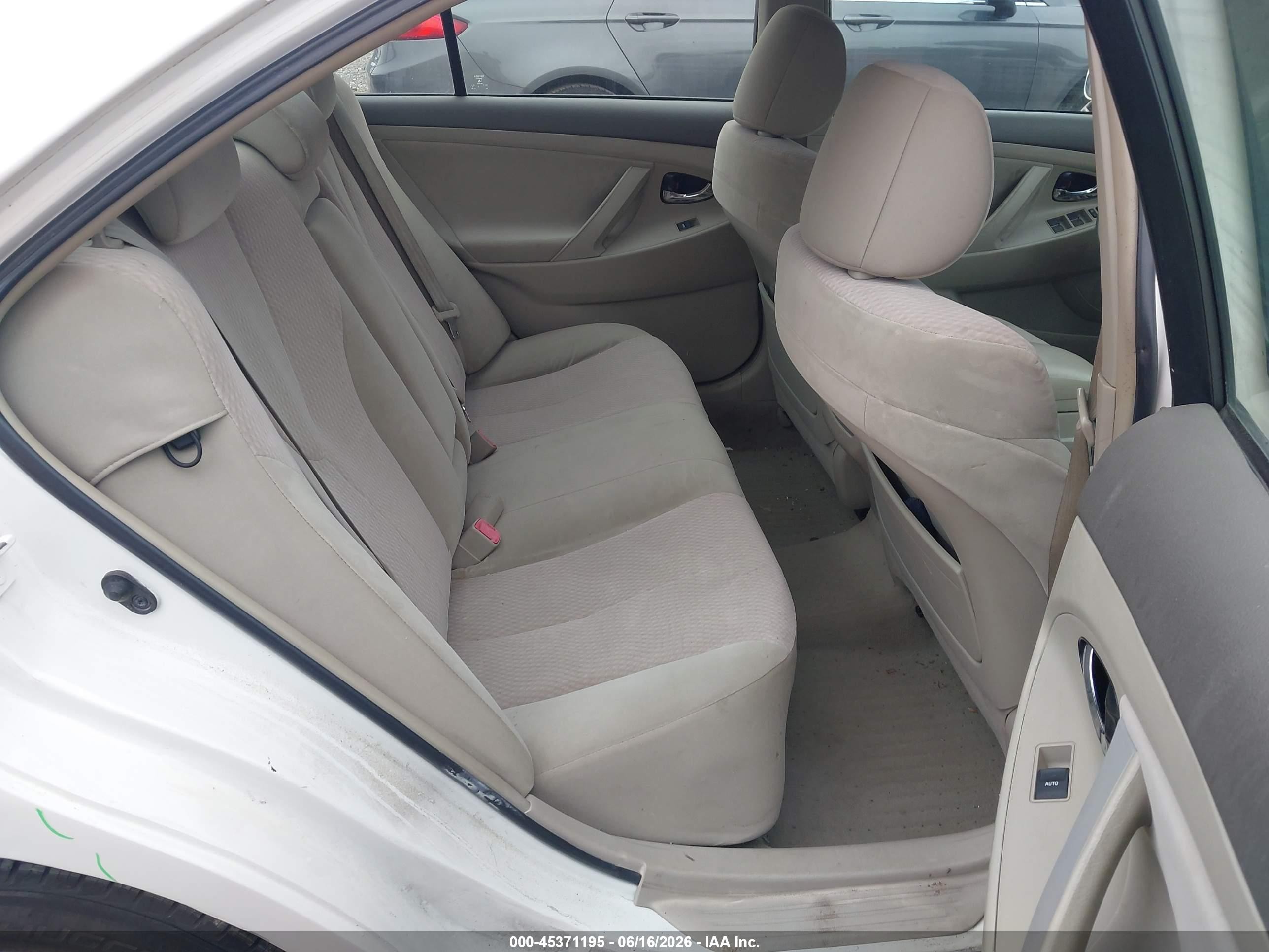 2011 Toyota Camry Le Белый vin: 4T1BF3EK1BU656377