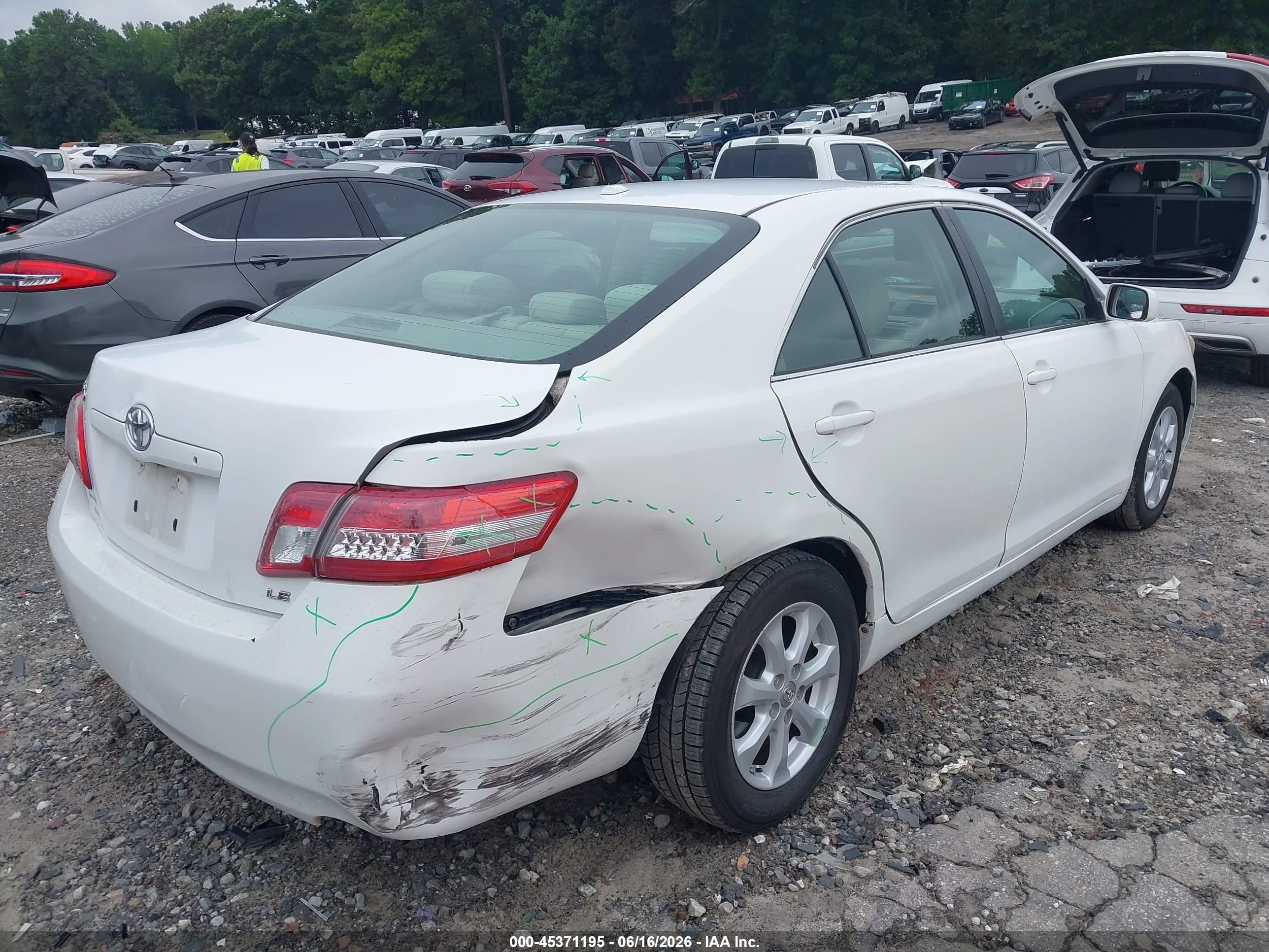 2011 Toyota Camry Le Белый vin: 4T1BF3EK1BU656377