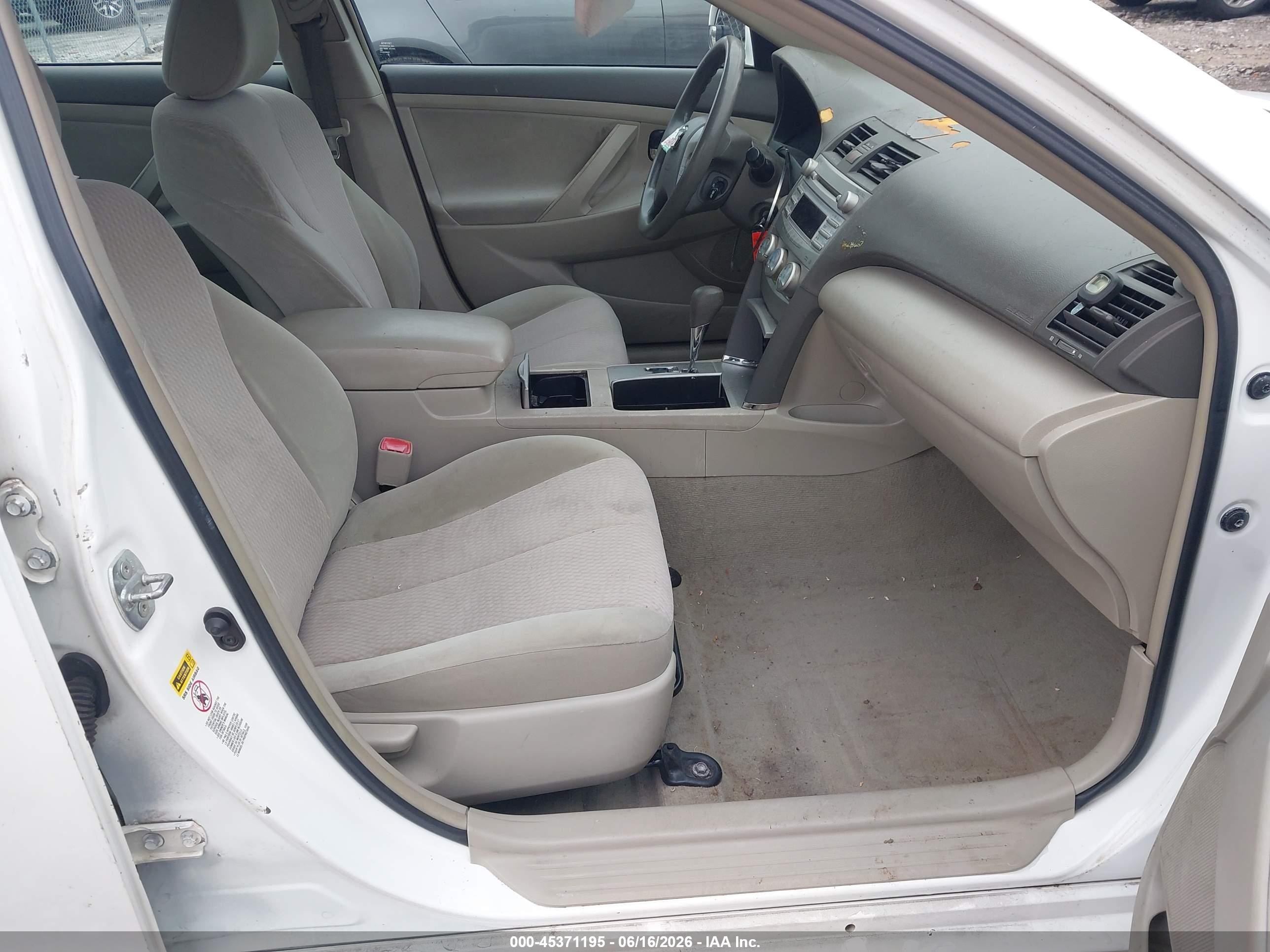2011 Toyota Camry Le Белый vin: 4T1BF3EK1BU656377
