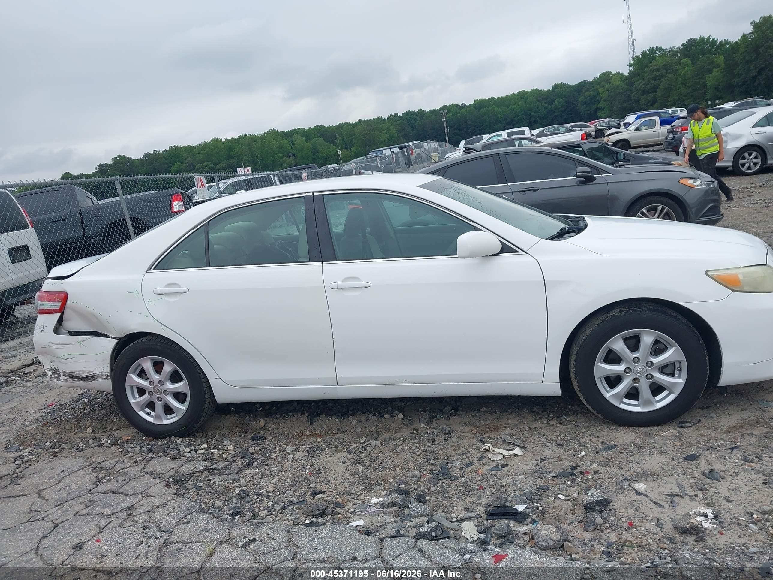 2011 Toyota Camry Le Белый vin: 4T1BF3EK1BU656377