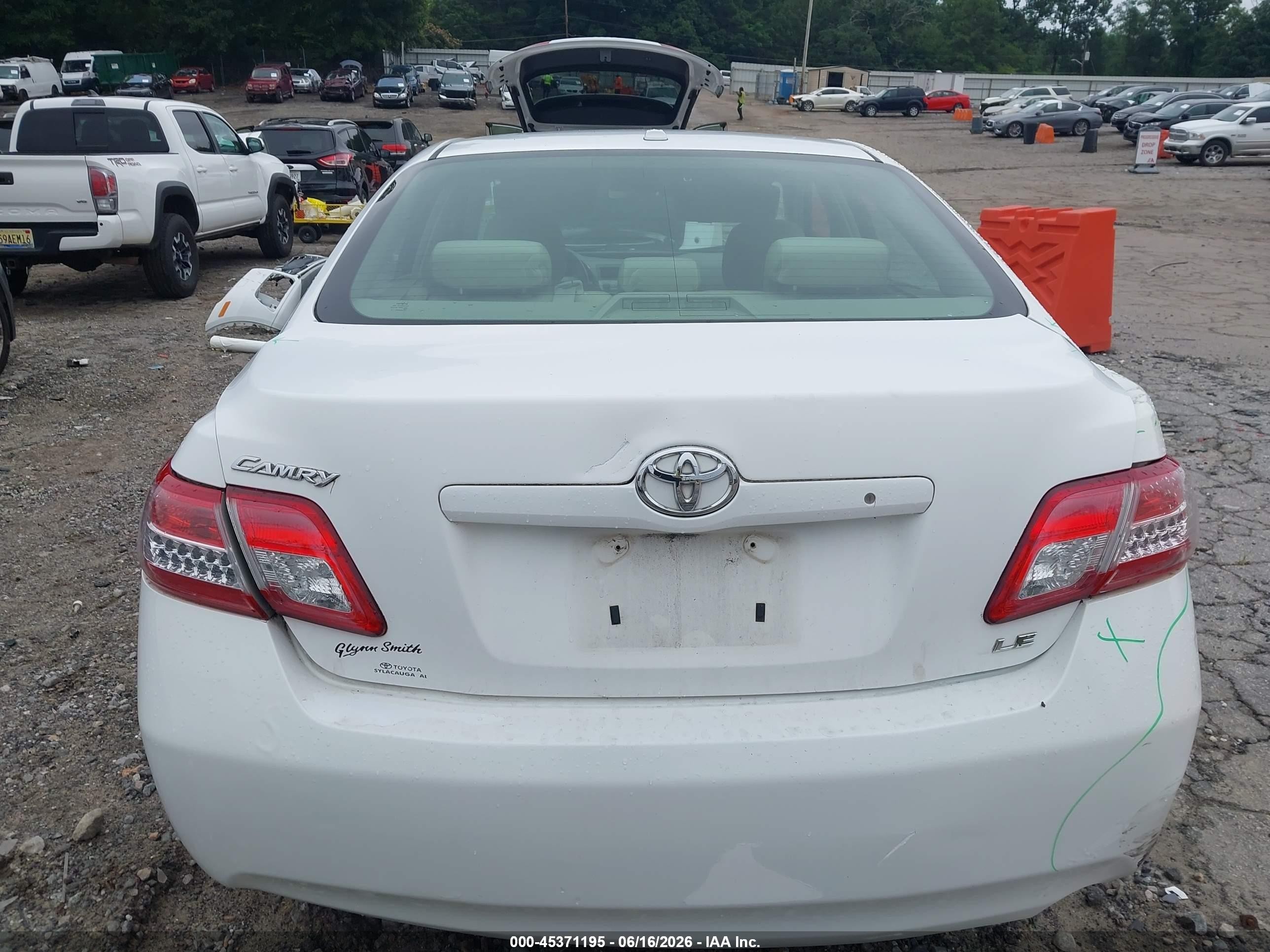 2011 Toyota Camry Le Белый vin: 4T1BF3EK1BU656377