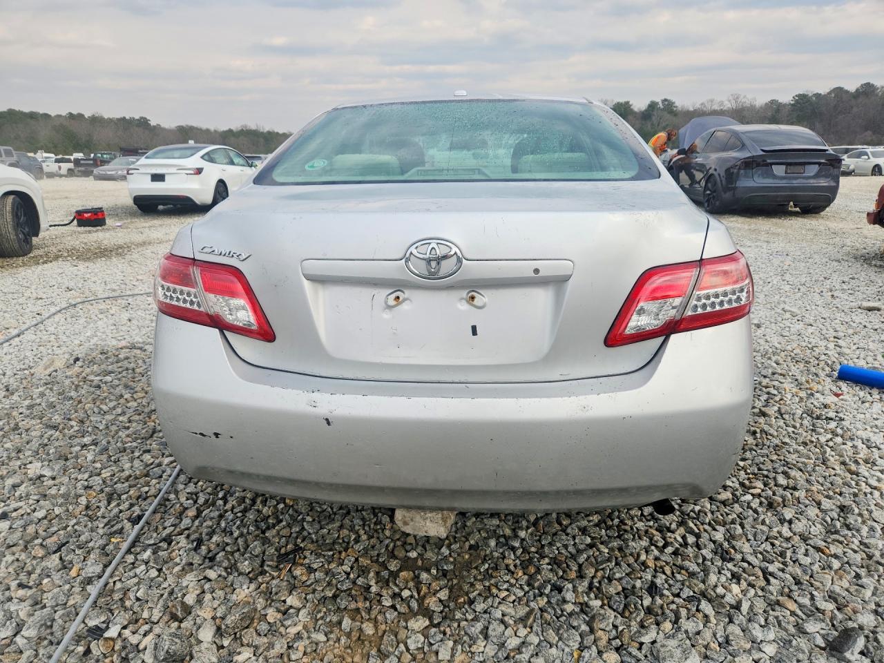 2011 Toyota Camry Base Silver vin: 4T1BF3EK1BU658002