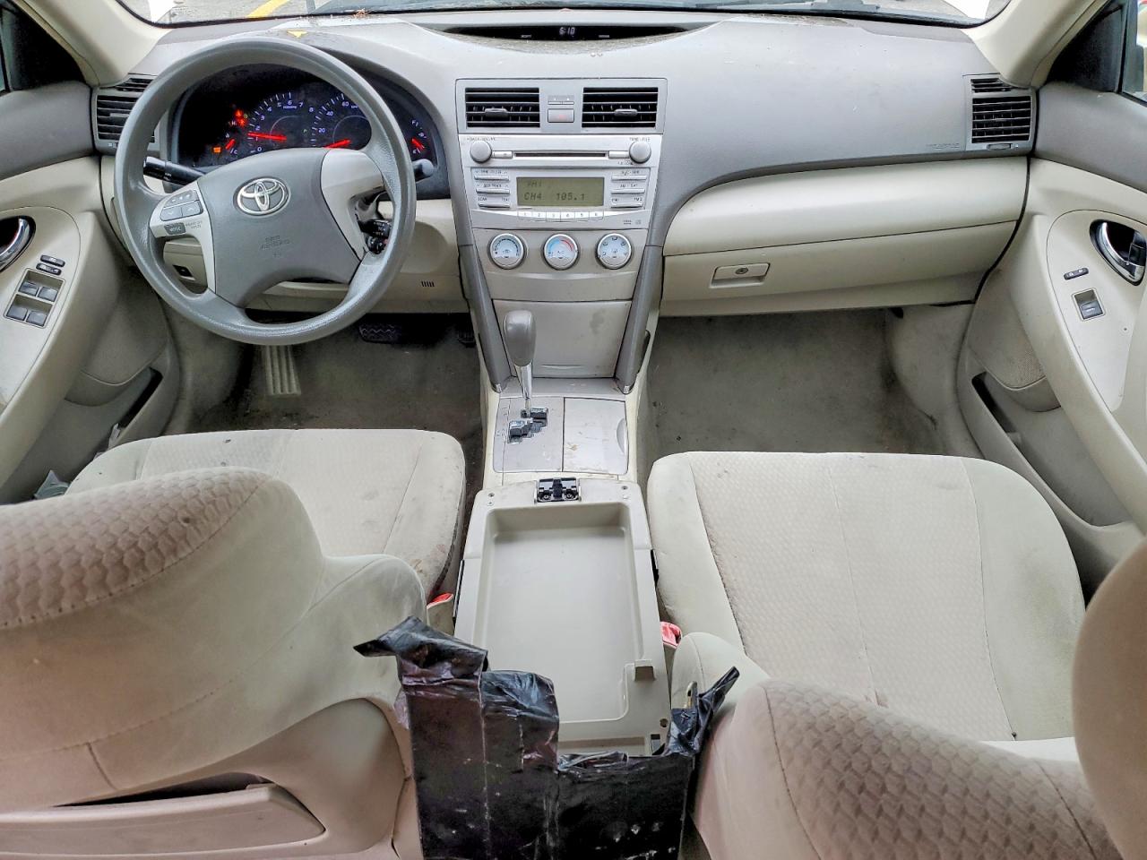 2011 Toyota Camry Le Gold vin: 4T1BF3EK1BU665340