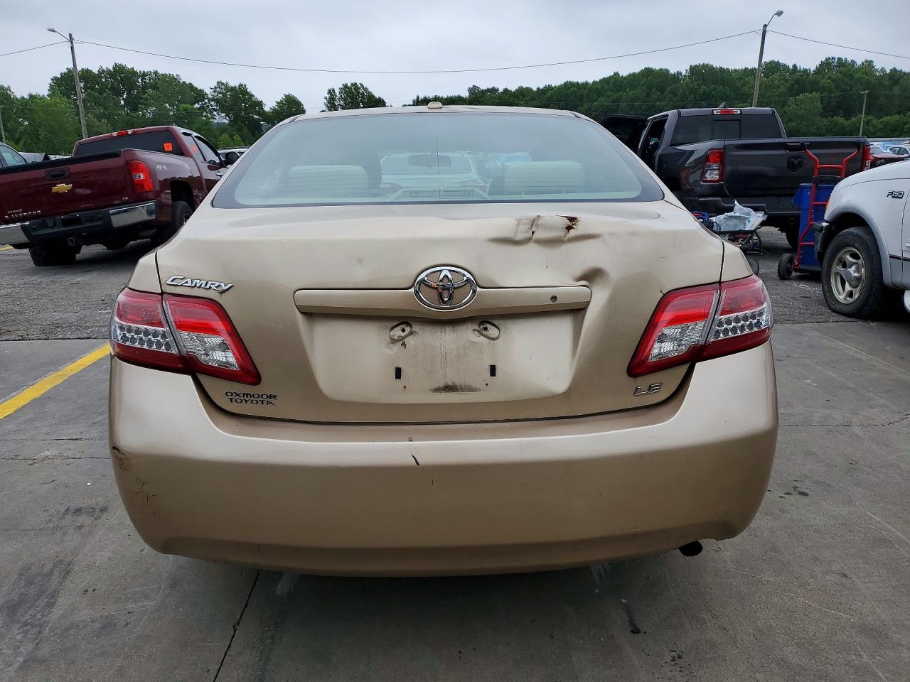 2011 Toyota Camry Le Gold vin: 4T1BF3EK1BU665340