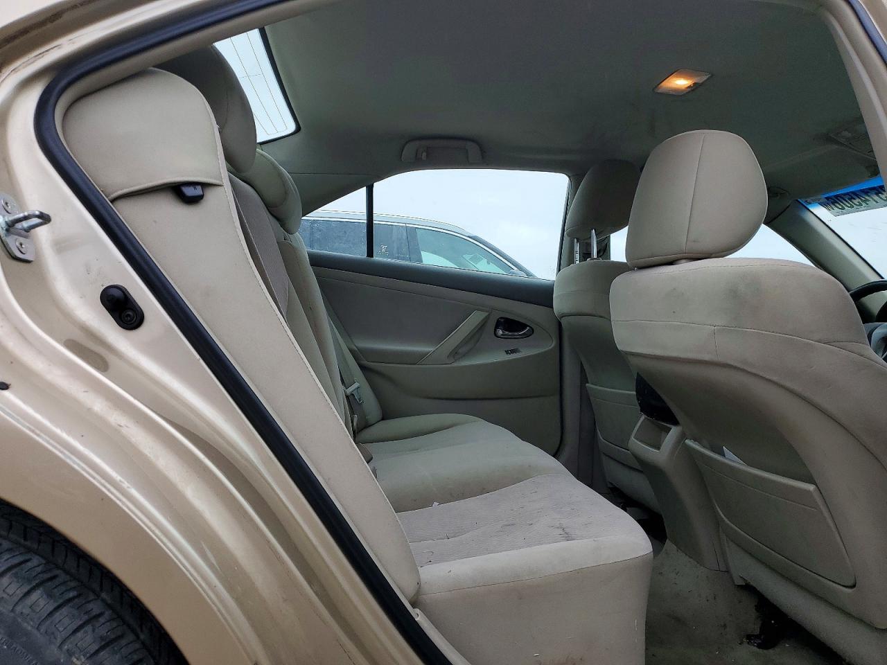 2011 Toyota Camry Le Gold vin: 4T1BF3EK1BU665340