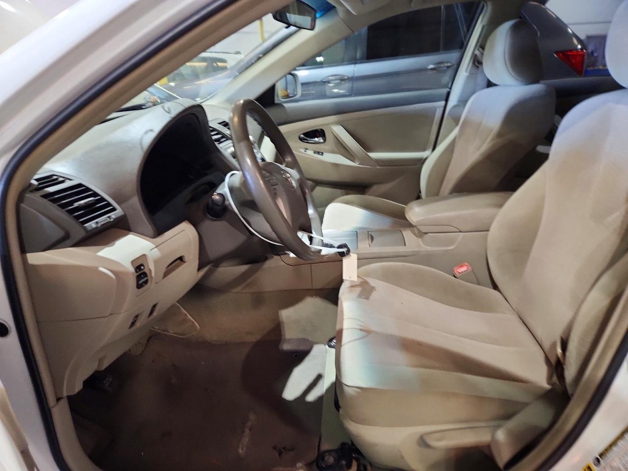 2011 Toyota Camry Base White vin: 4T1BF3EK1BU667640