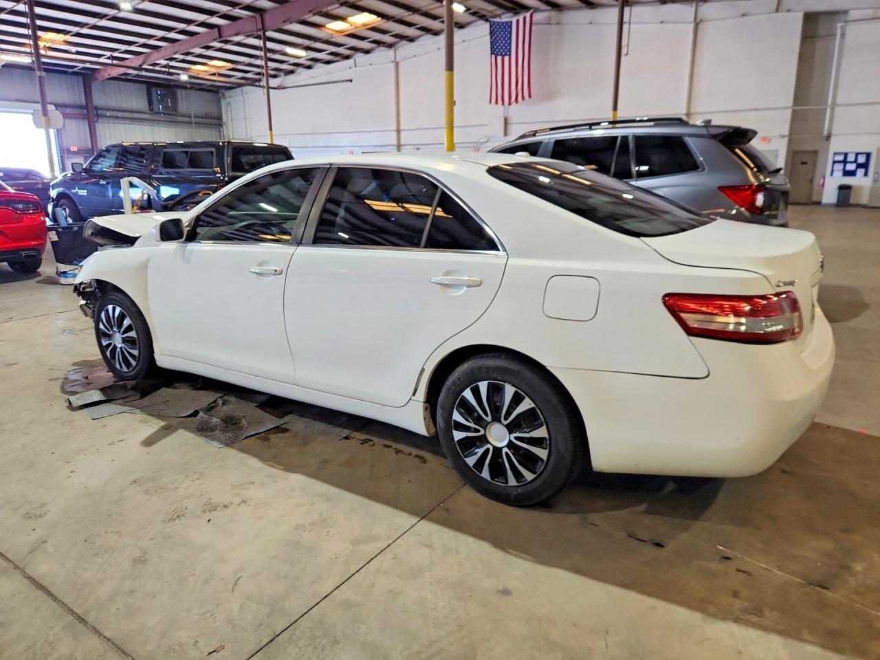 2011 Toyota Camry Base White vin: 4T1BF3EK1BU667640
