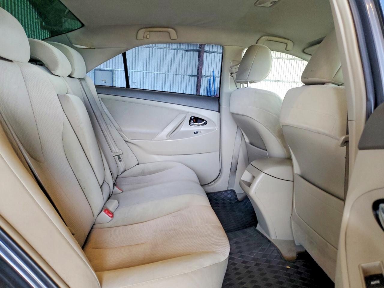 2011 Toyota Camry Le Gray vin: 4T1BF3EK1BU673776