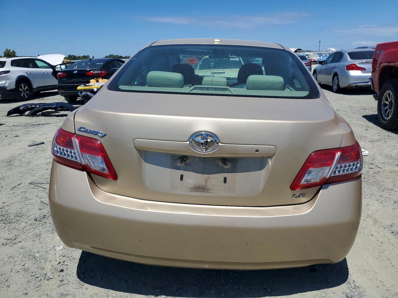 2011 Toyota Camry Le Tan vin: 4T1BF3EK1BU677908
