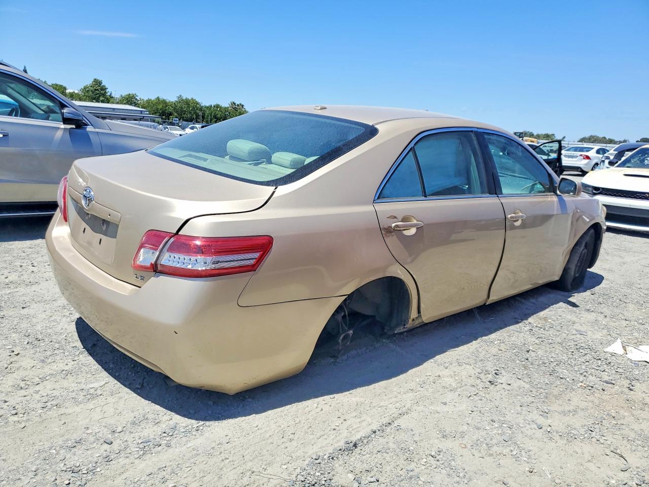 2011 Toyota Camry Le Tan vin: 4T1BF3EK1BU677908
