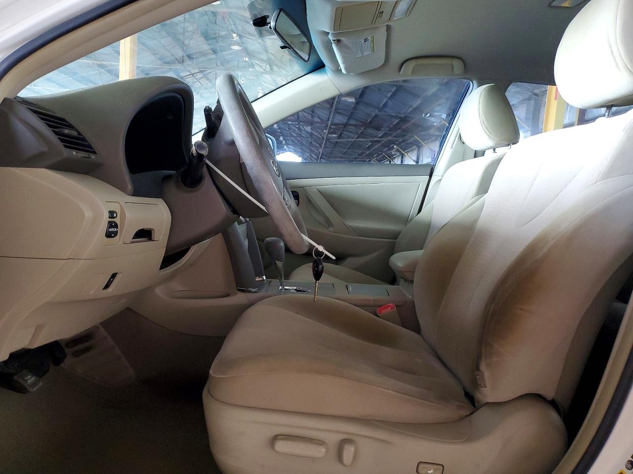 2011 Toyota Camry Le White vin: 4T1BF3EK1BU681473