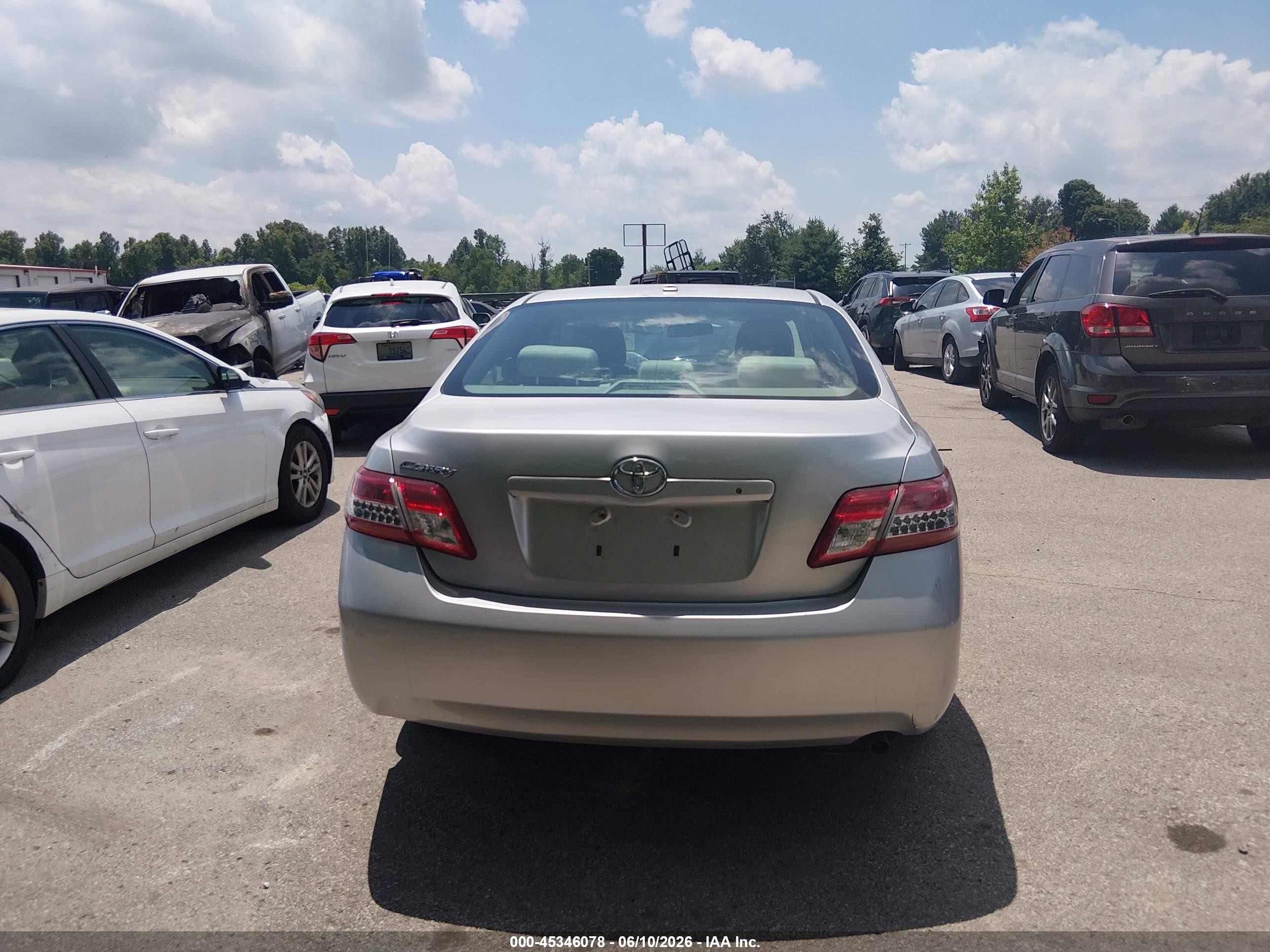 2011 Toyota Camry   Gray vin: 4T1BF3EK1BU687418