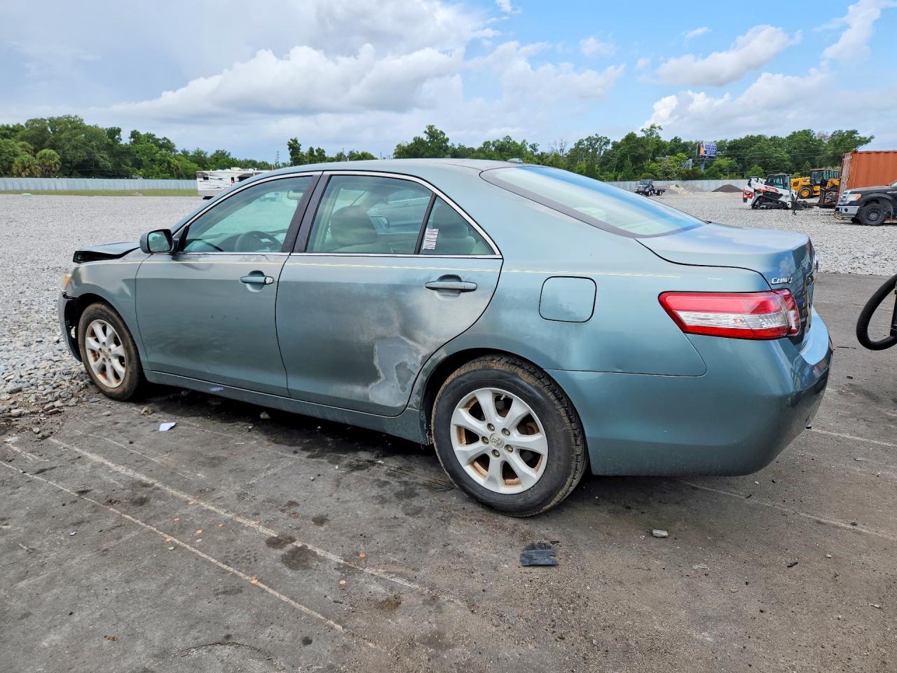 2011 Toyota Camry Le Green vin: 4T1BF3EK1BU699522