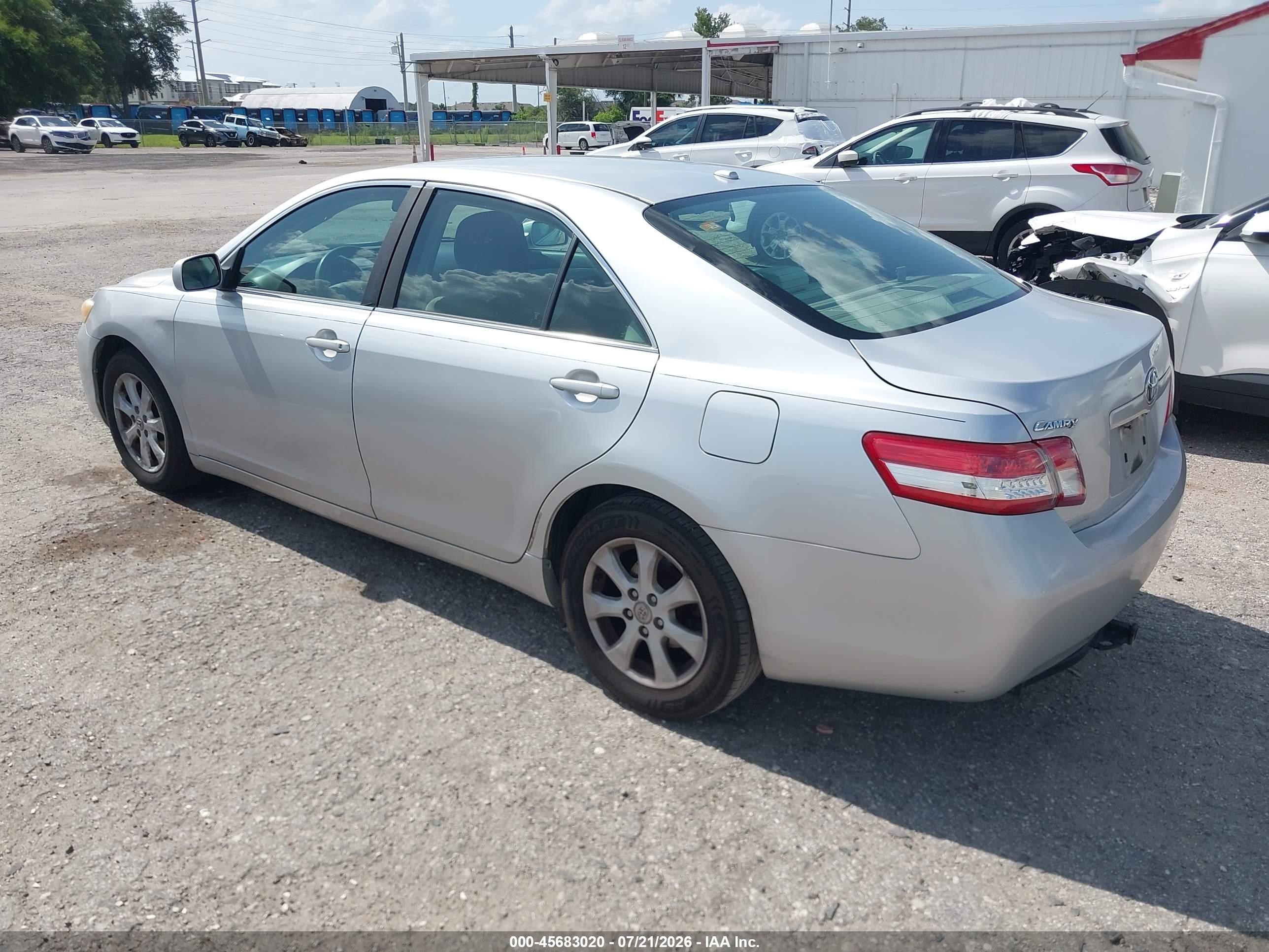 2011 Toyota Camry Le Silver vin: 4T1BF3EK1BU730025