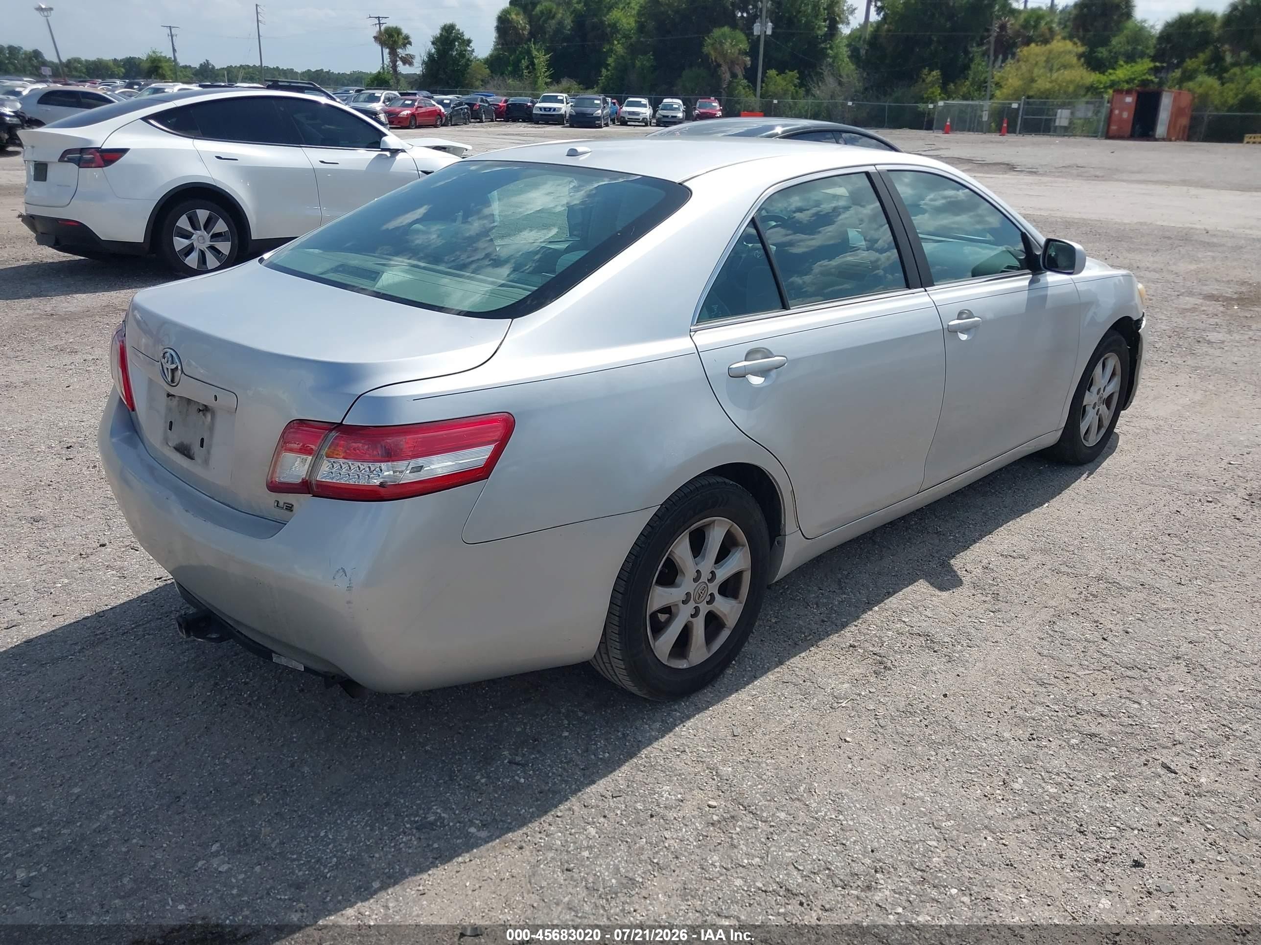 2011 Toyota Camry Le Silver vin: 4T1BF3EK1BU730025
