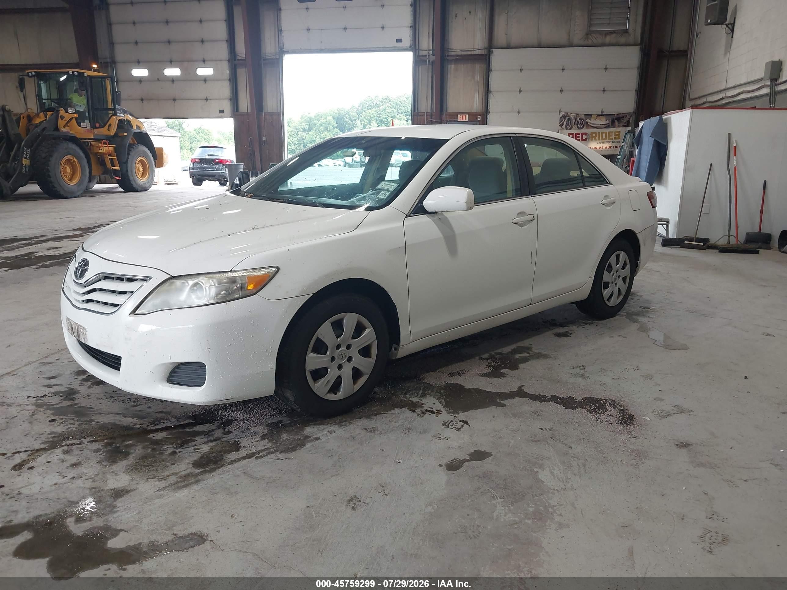 2011 Toyota Camry Le White vin: 4T1BF3EK1BU740635